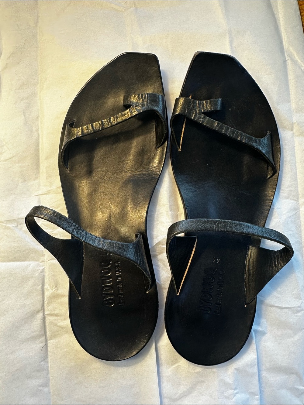 Cydwoq 11M Women’s Black Leather Flat Sandals - worn once.